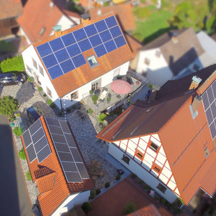 Photovoltaikanlage Wohnhäuser mit Nebengebäude